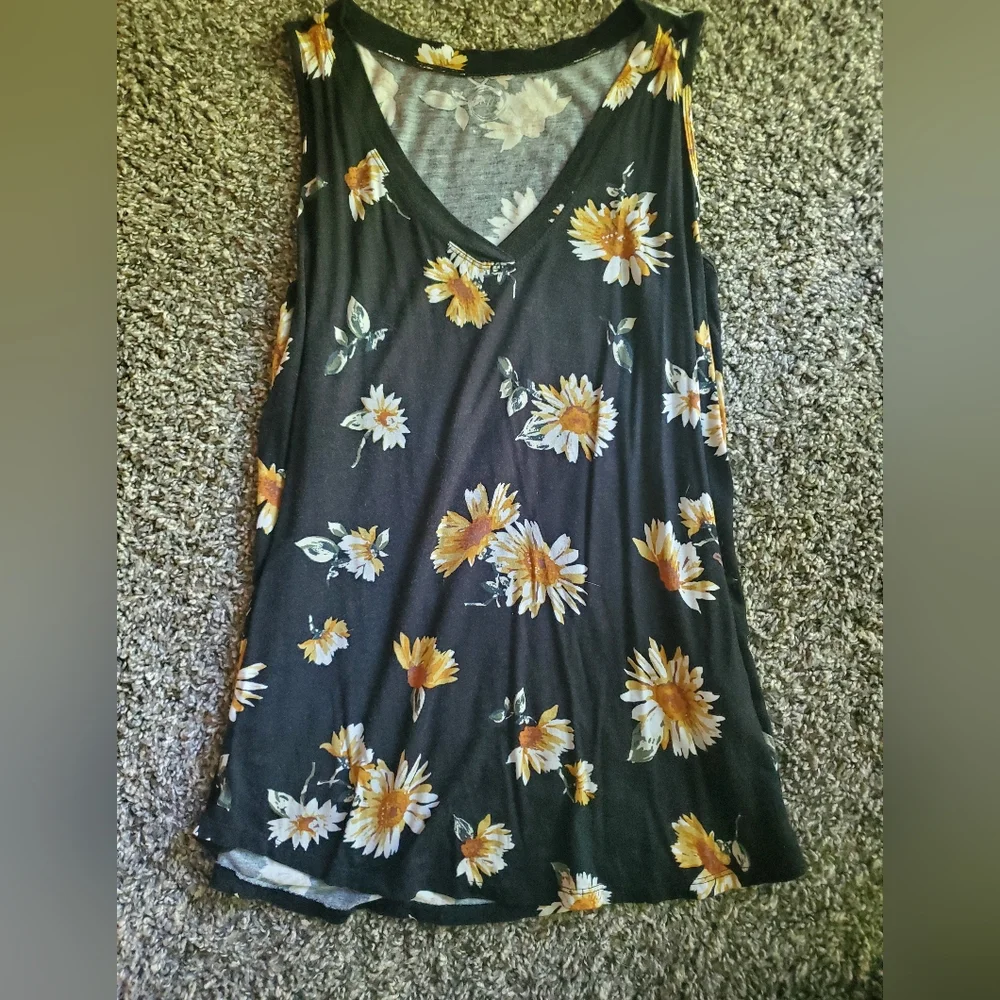 Tank top! - Picture 2 of 2